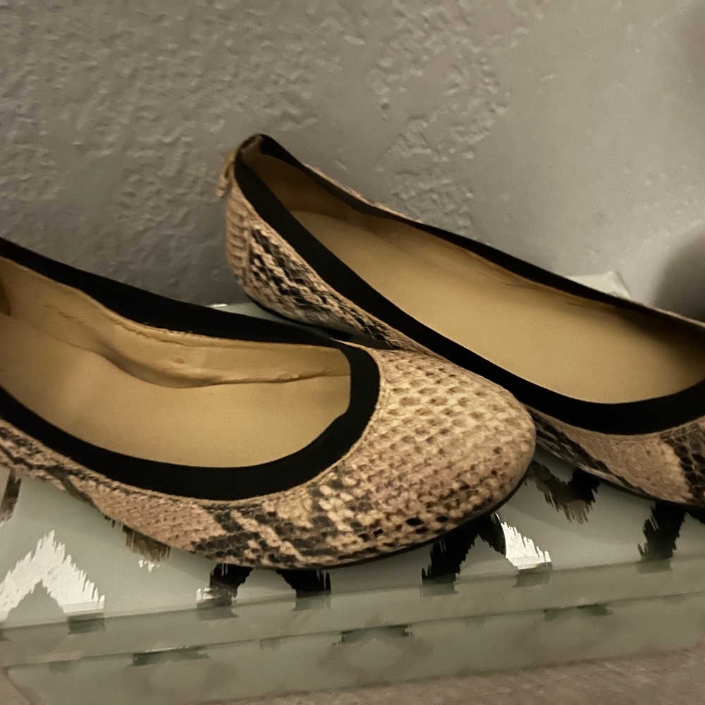 Kate Spade Tan and Black Flats